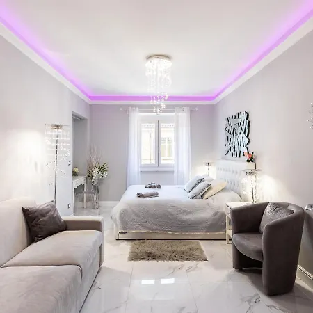 Elegant - In Centro Portanuova Daire *