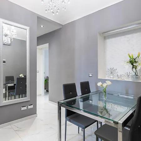 Elegant - In Centro Portanuova Apartman *