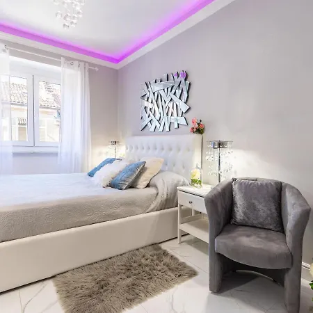 Elegant - In Centro Portanuova Apartman